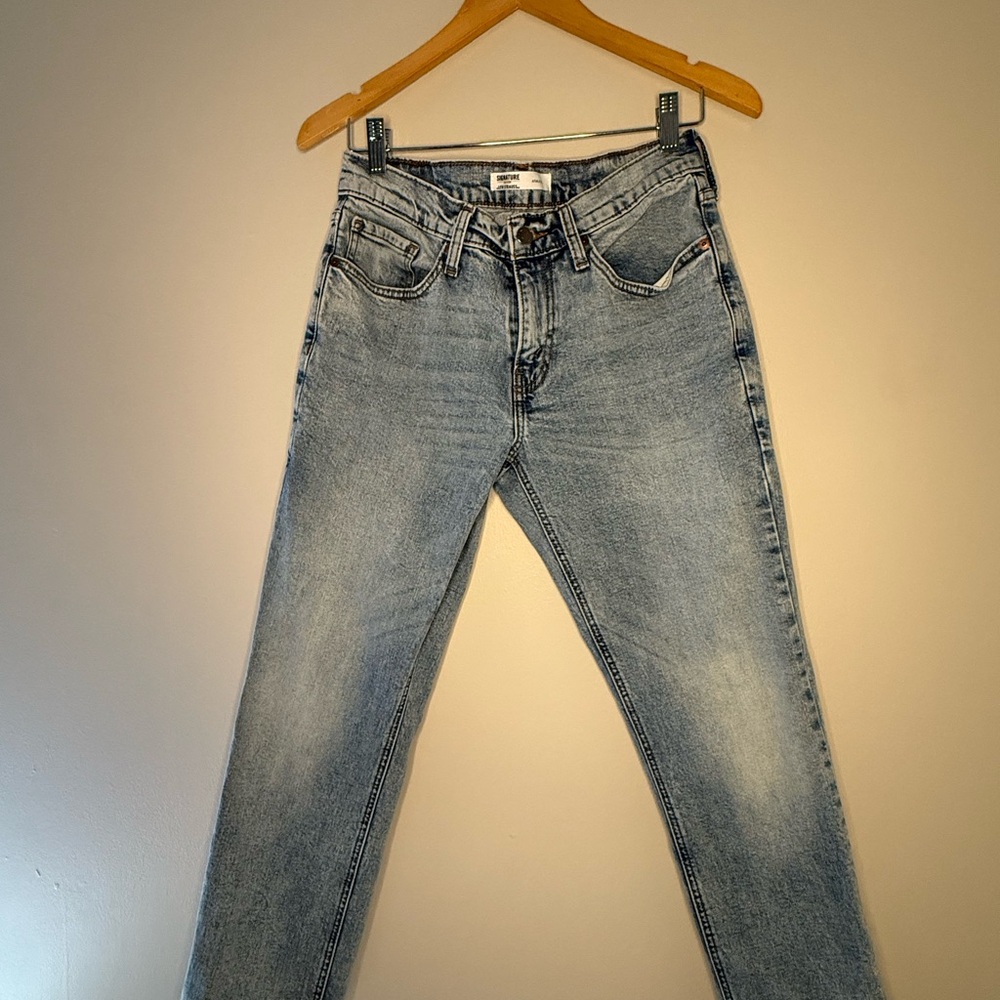 Signature Blue Straight Jeans with Vintage Appeal
